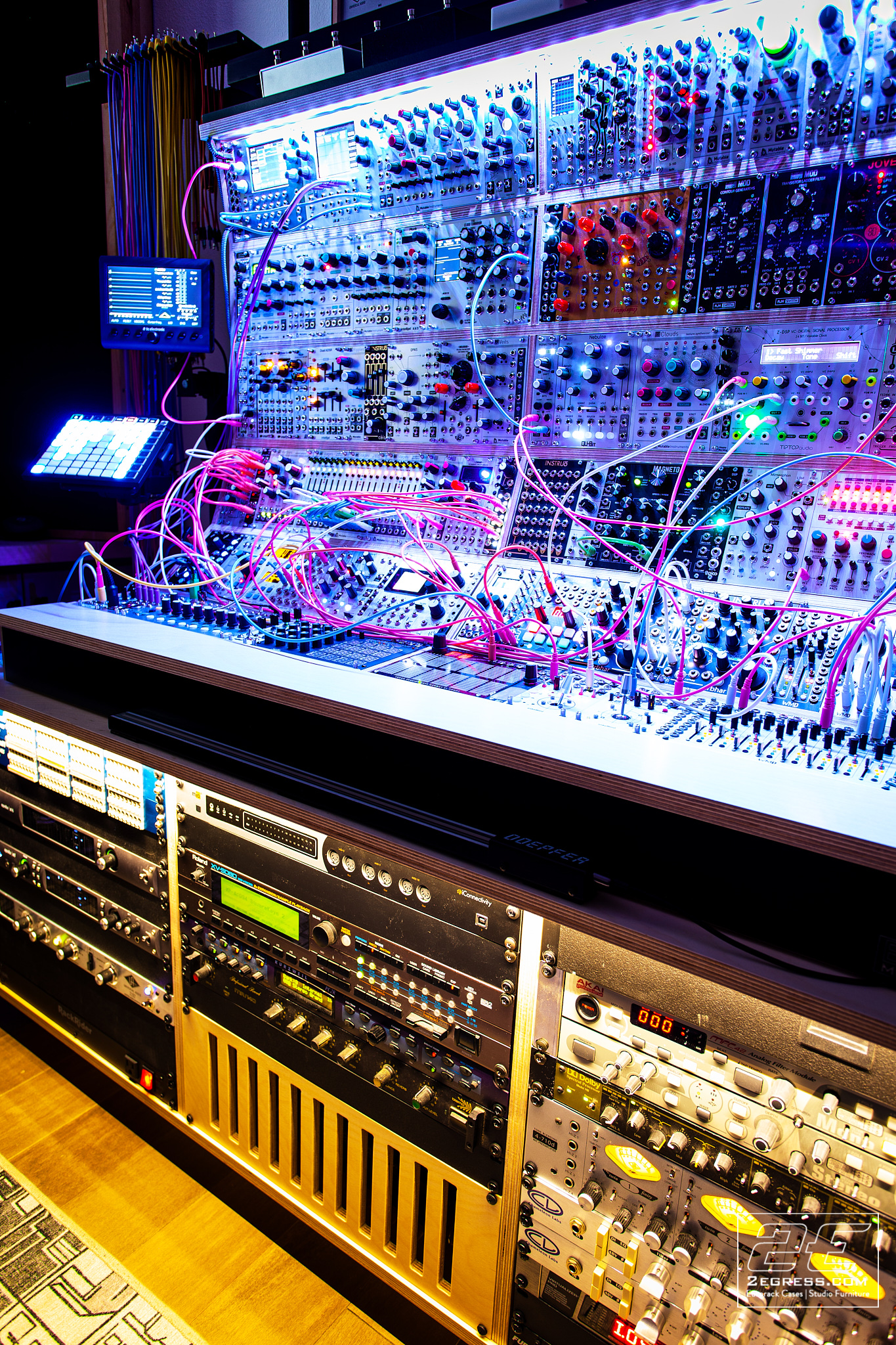 Lev Perrey eurorack case Lander and studio rack Rover