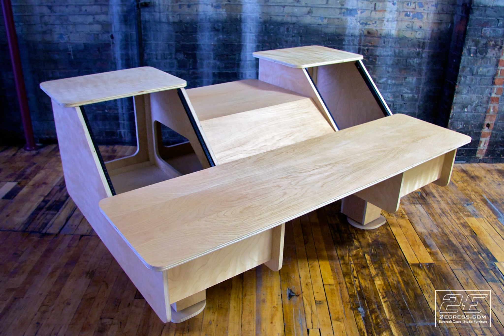 studio desk eclipse dual bay 2egress