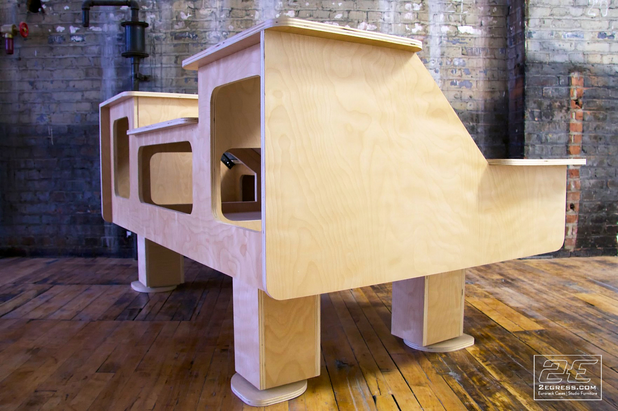 studio desk eclipse dual bay 2egress