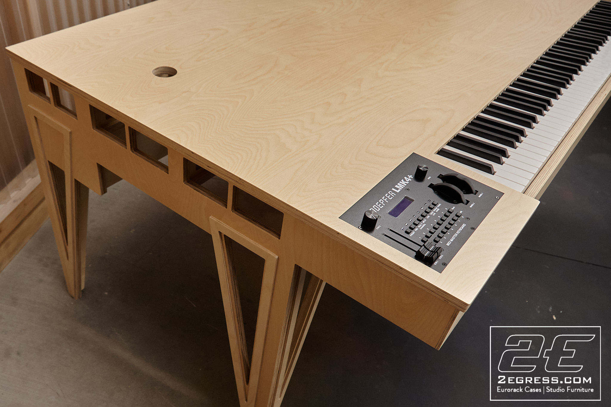 Doepfer LMK4 Studio Desk Zeus