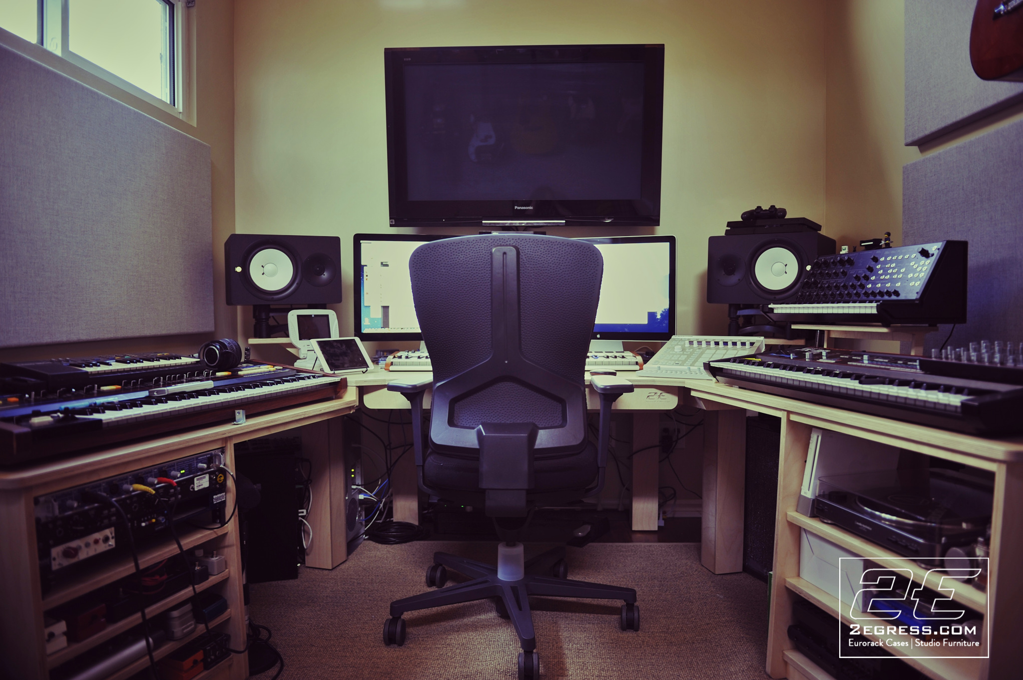 studio desk wing commander jim guthrie 2egress