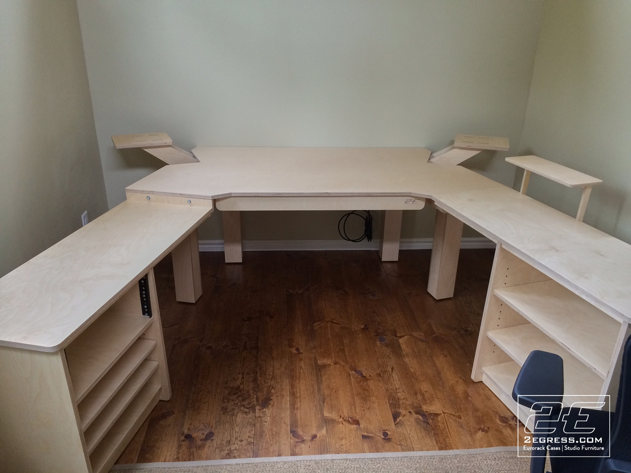 studio desk wing commander jim guthrie 2egress