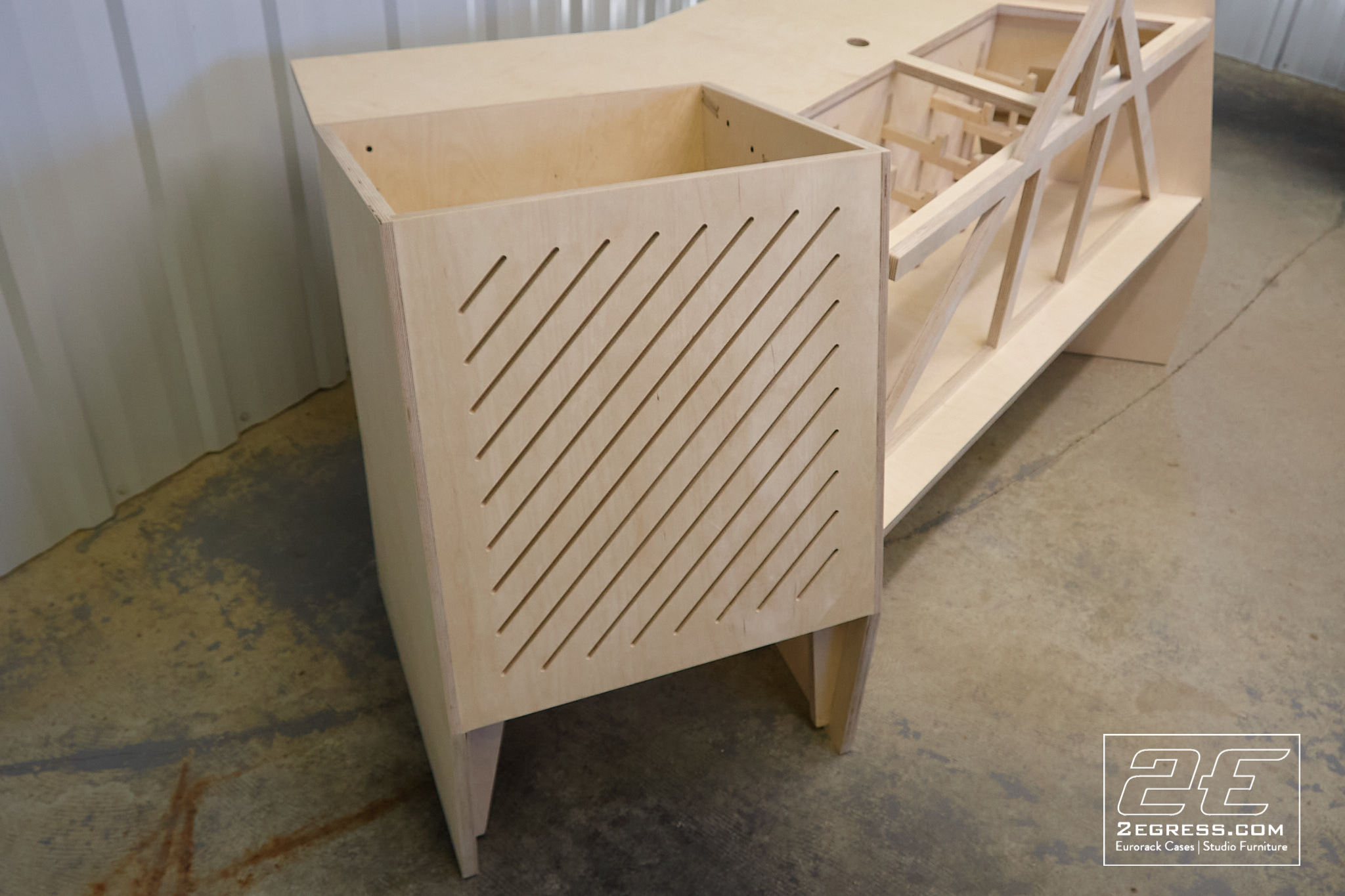 La Maîtresse studio desk 2egress