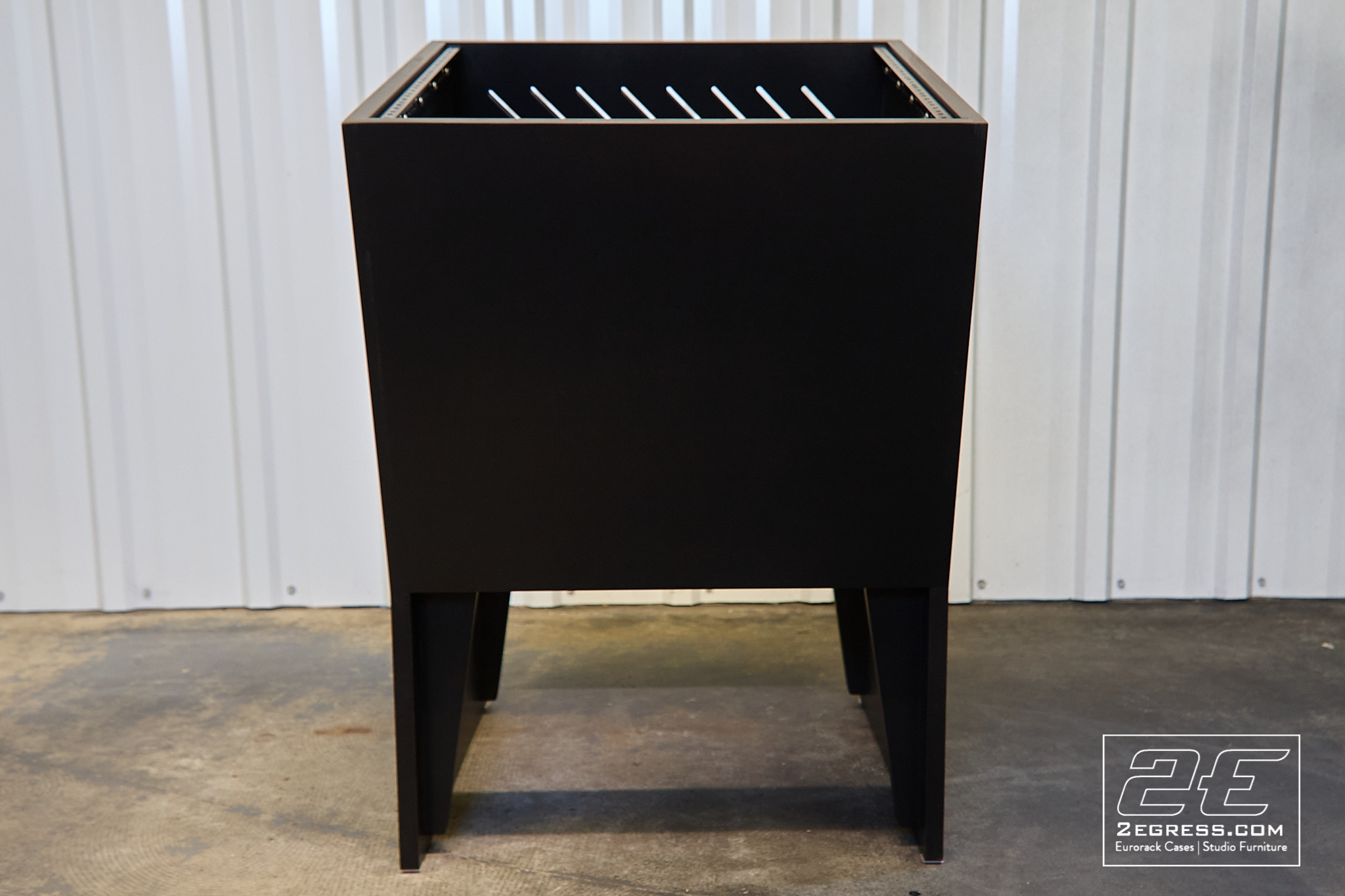 En Face studio rack 2egress