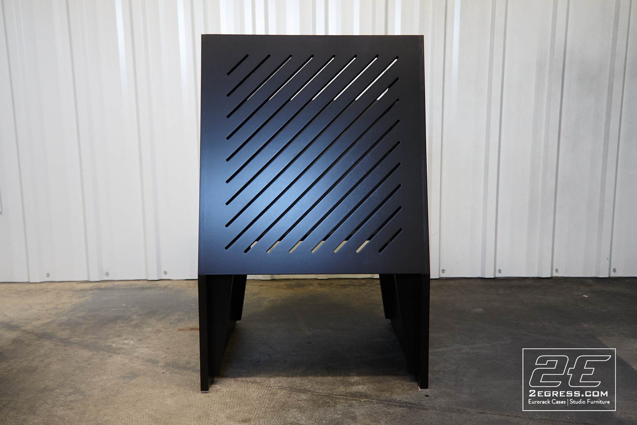 En Face studio rack 2egress