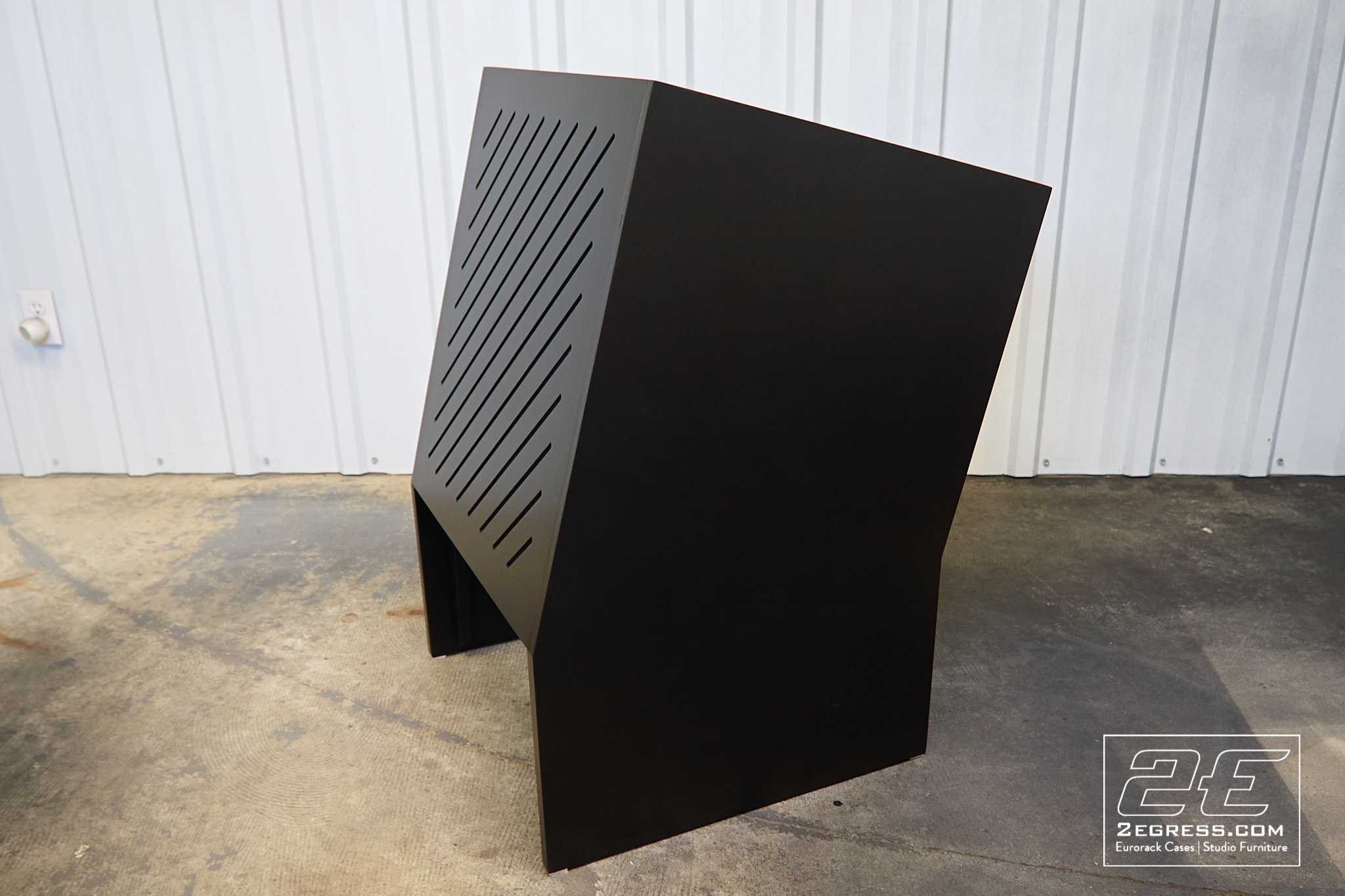 En Face studio rack 2egress