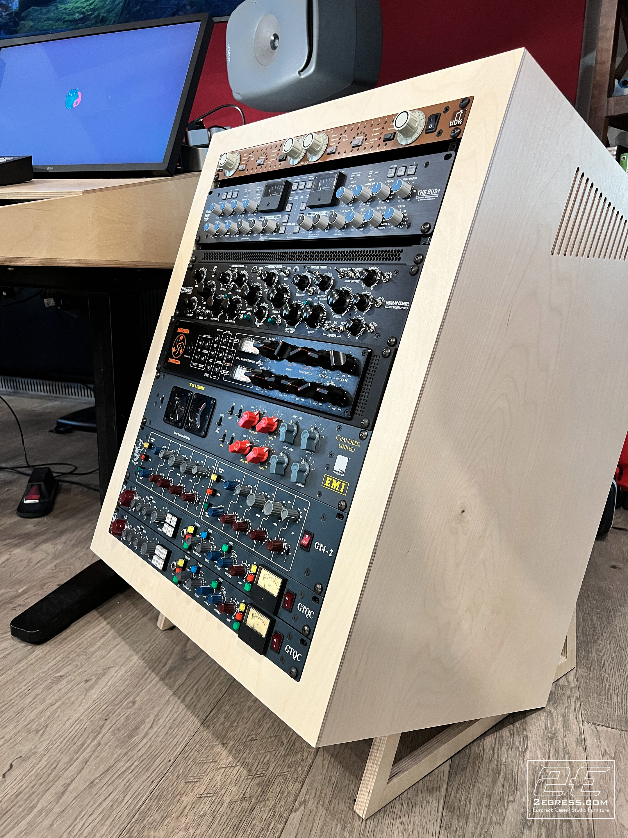 Studio Rack | Lifttop | 2Egress