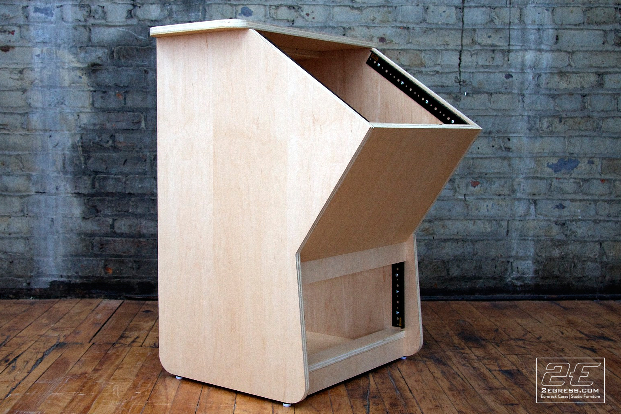 master studio rack 2egress