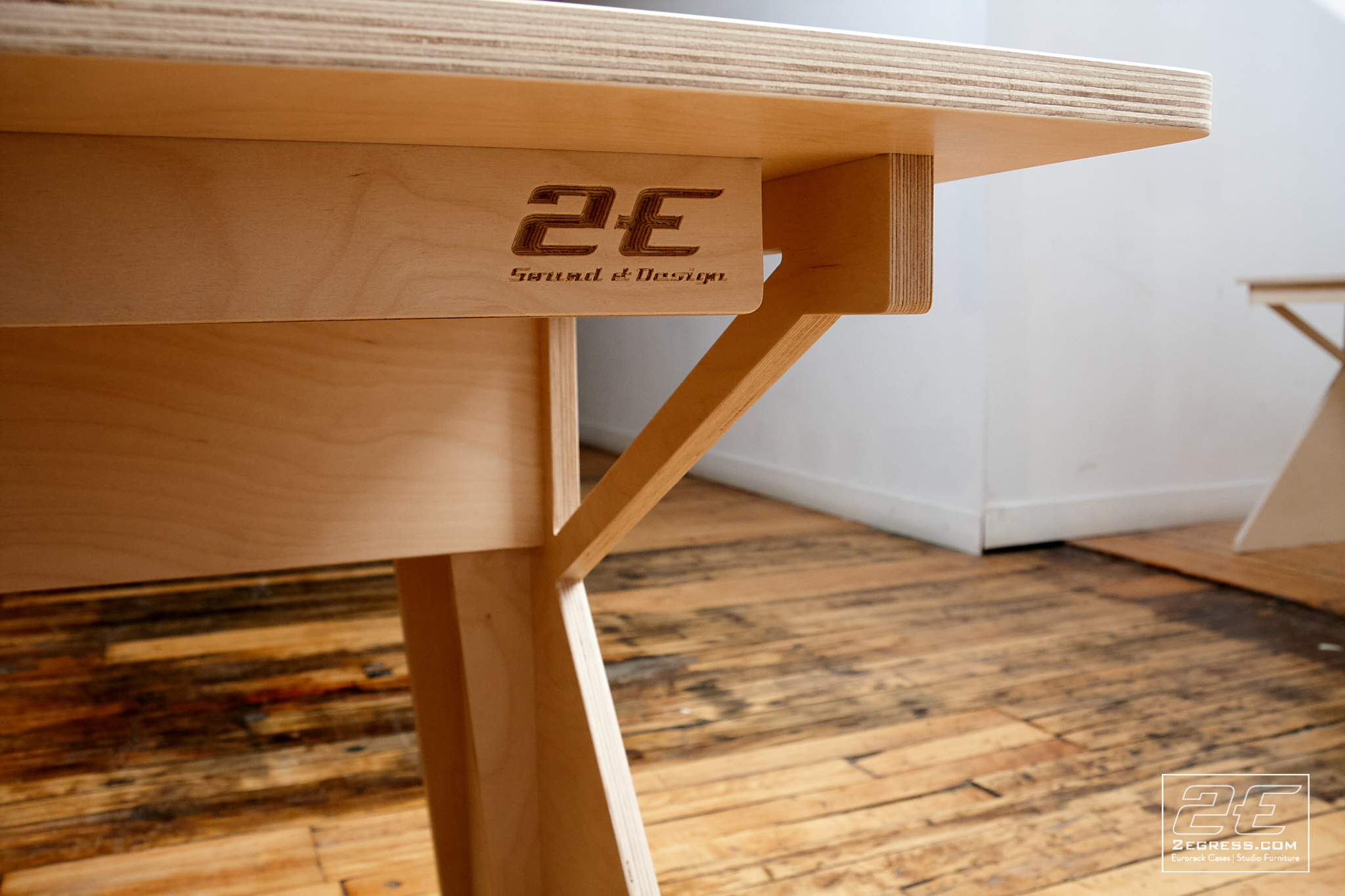 studio desk facet 2egress