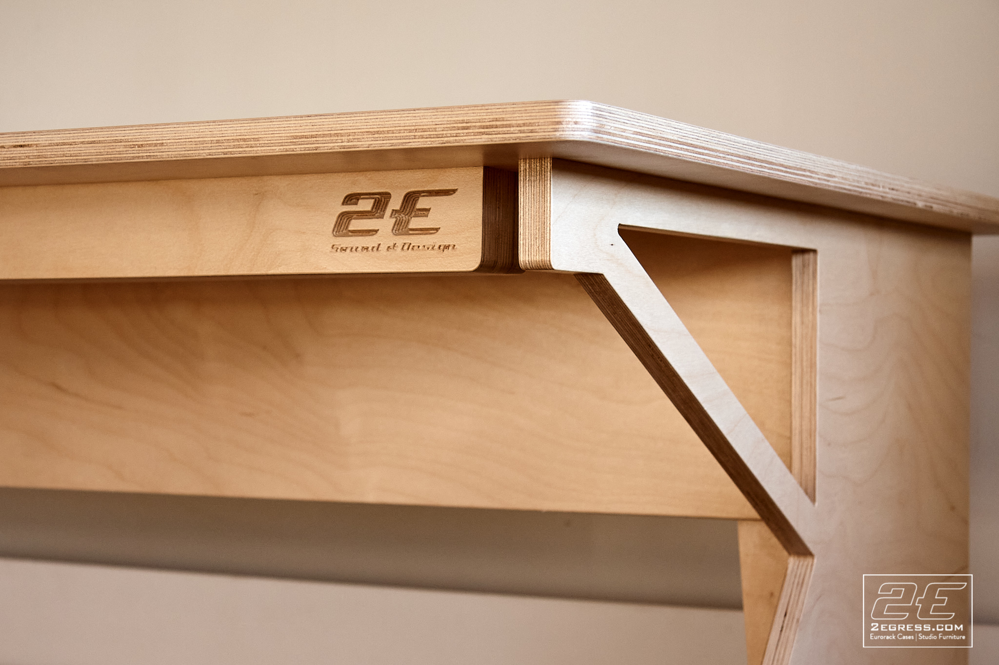 studio desk facet 2egress