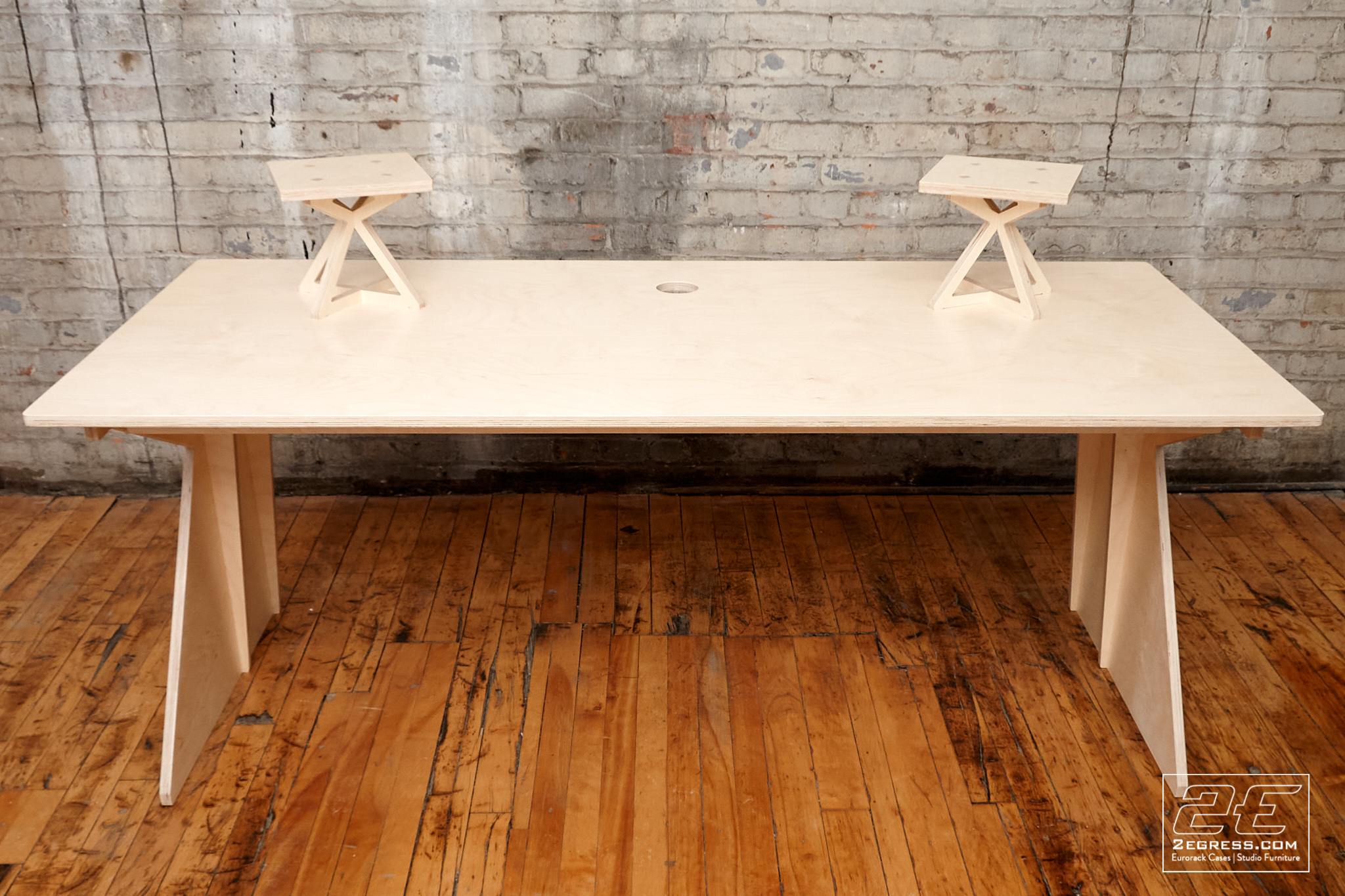 studio desk facet 2egress