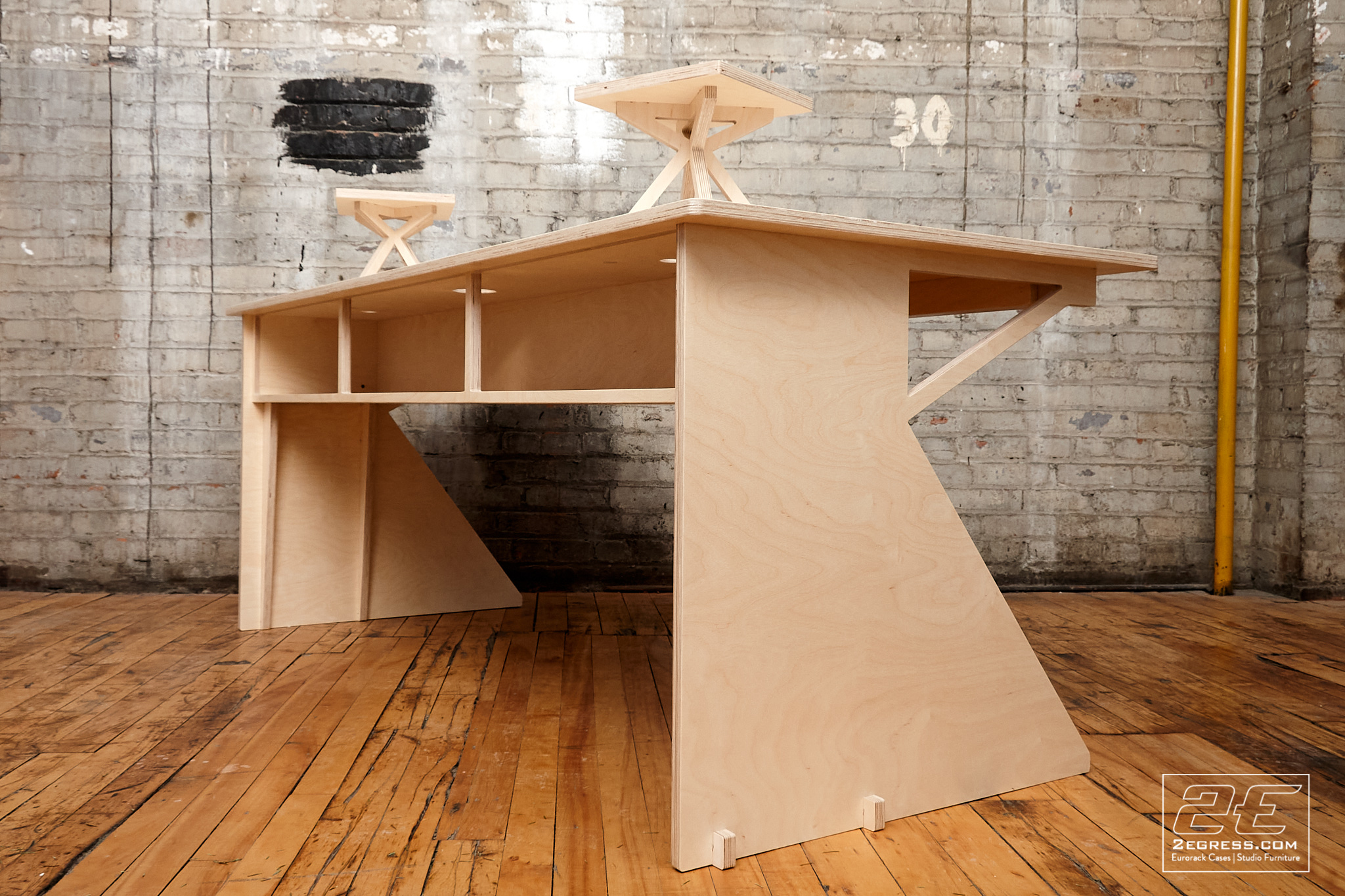 studio desk facet 2egress