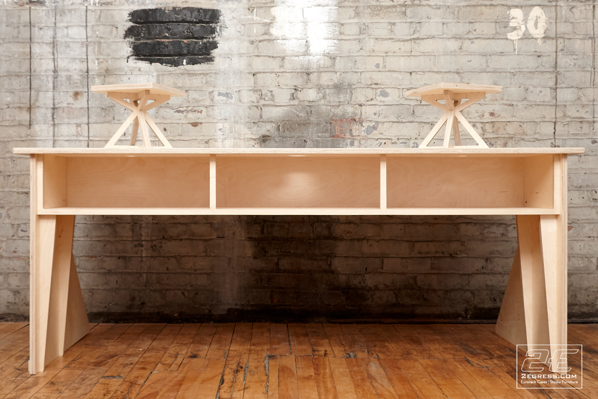 studio desk facet 2egress