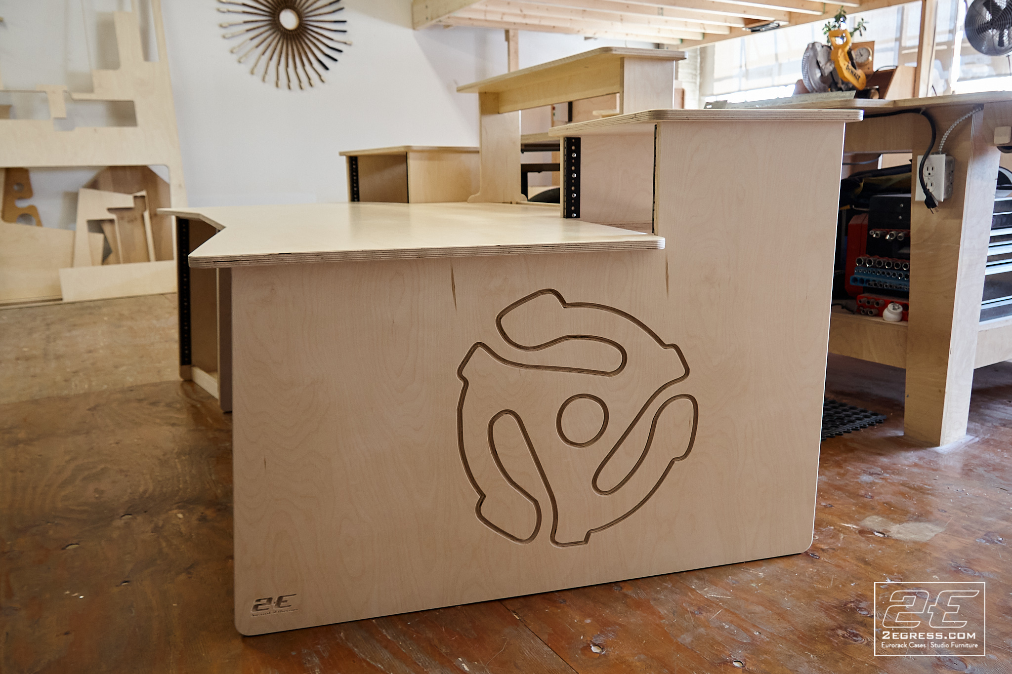 studio desk yamaha dm2000 2egress