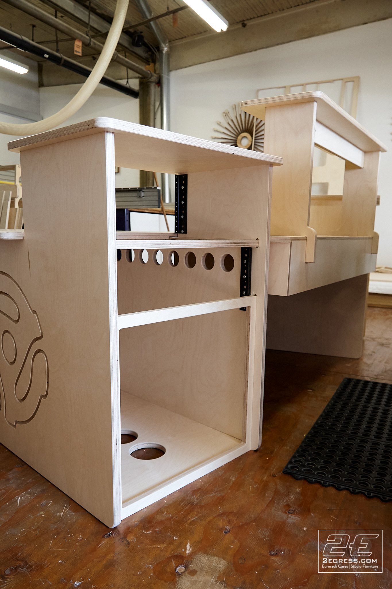 studio desk yamaha dm2000 2egress