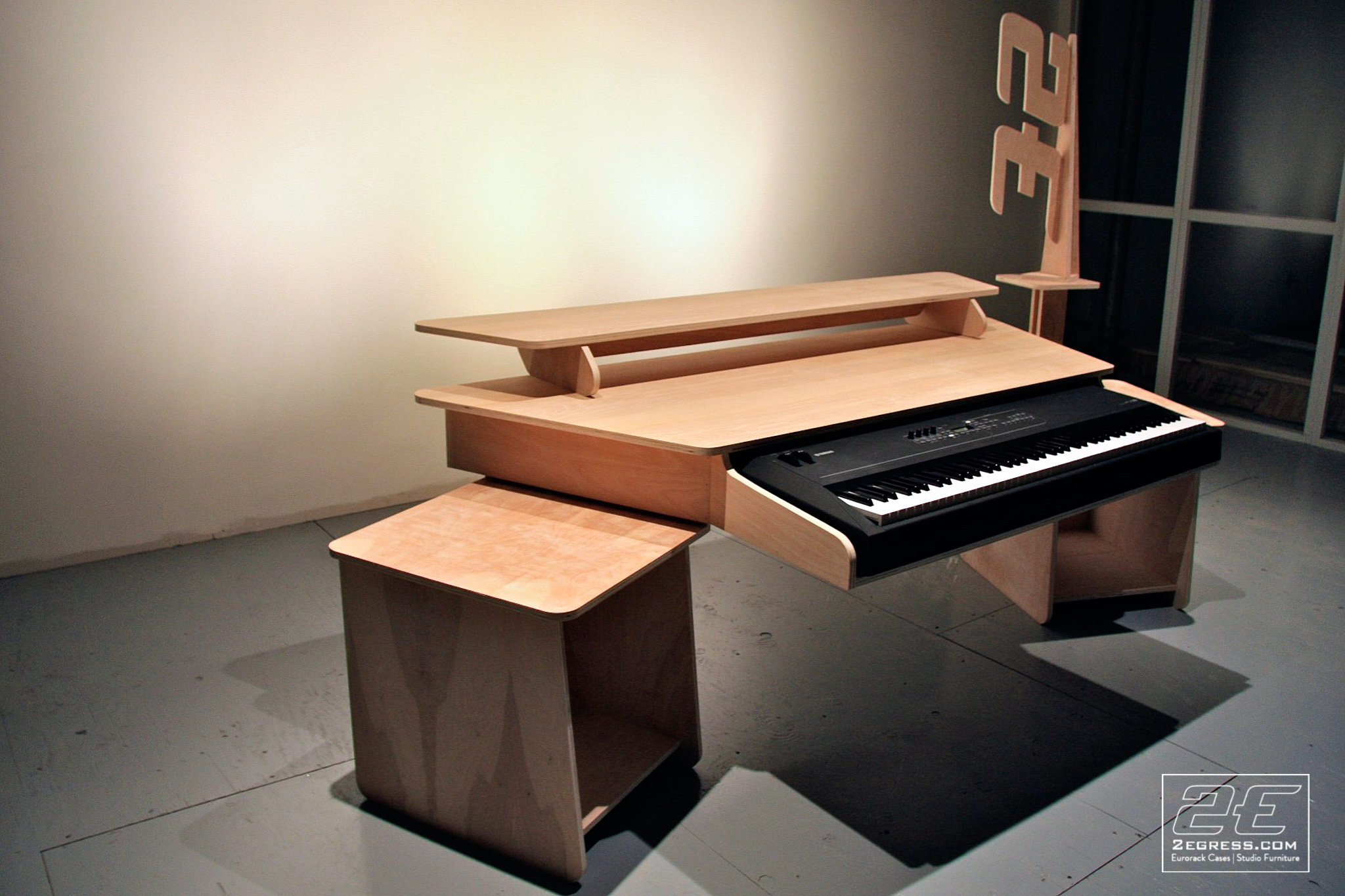 studio desk yamaha kx8 2egress
