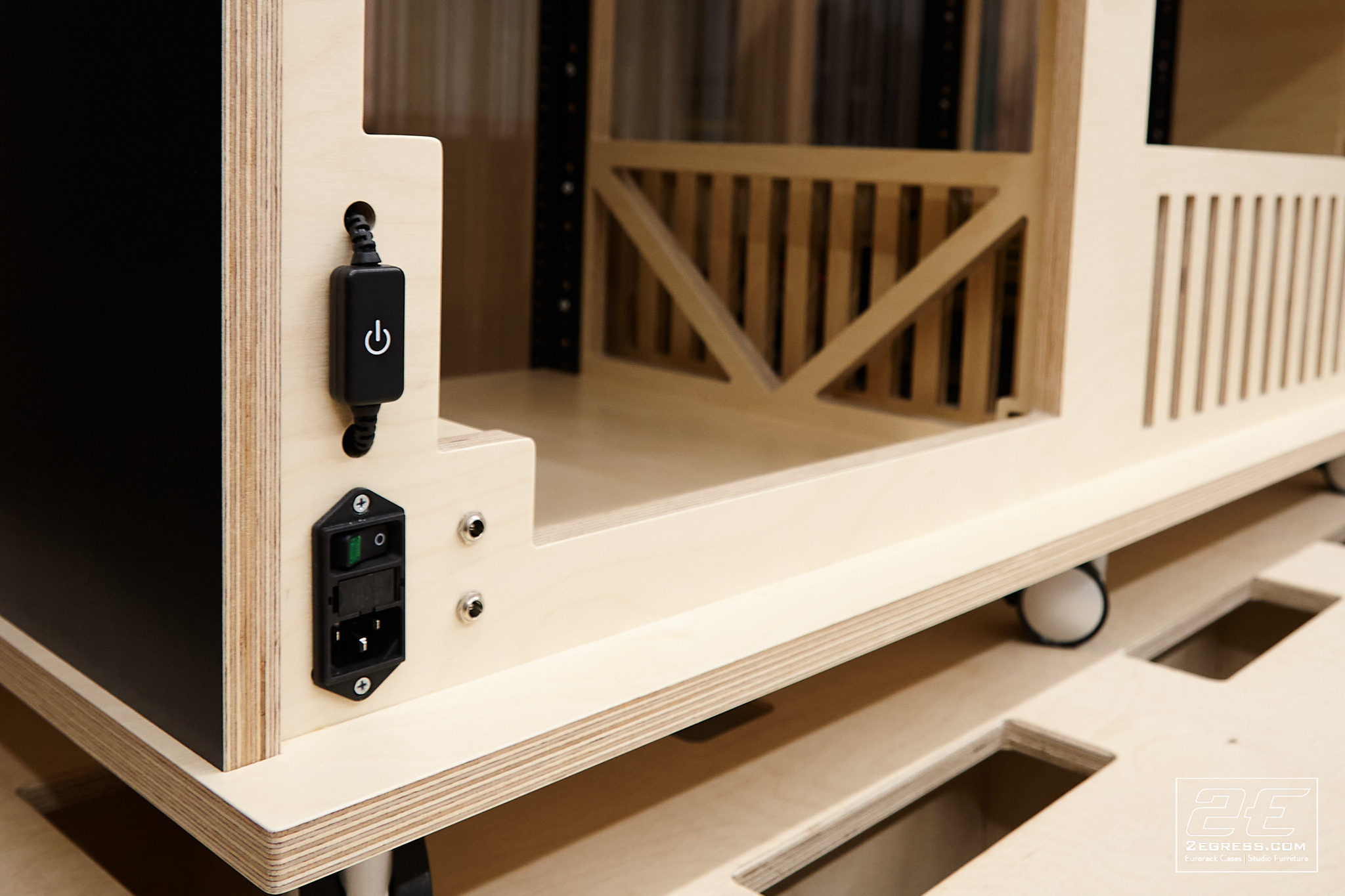 studio rack rover 2egress lev perrey