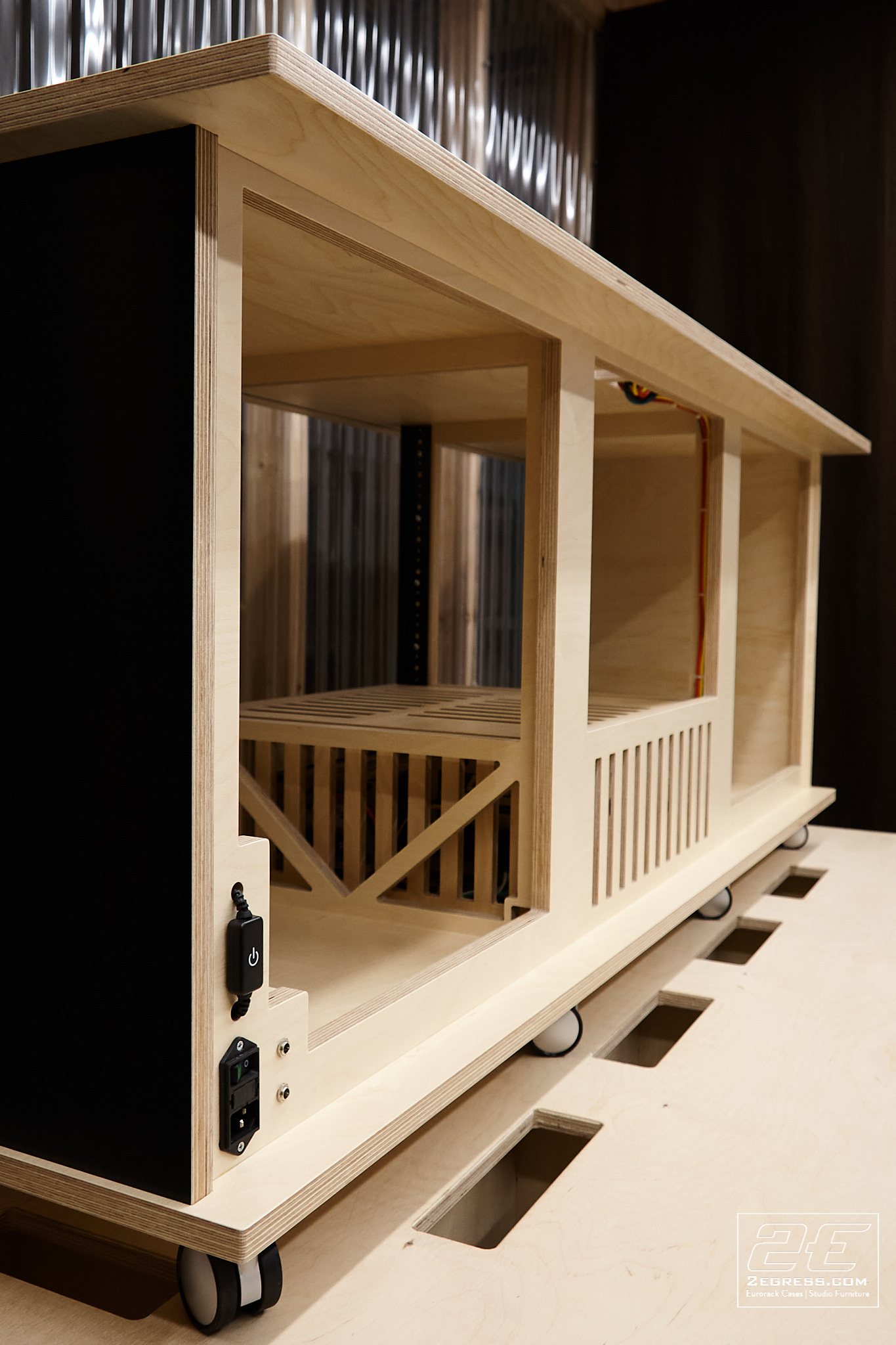 studio rack rover 2egress lev perrey