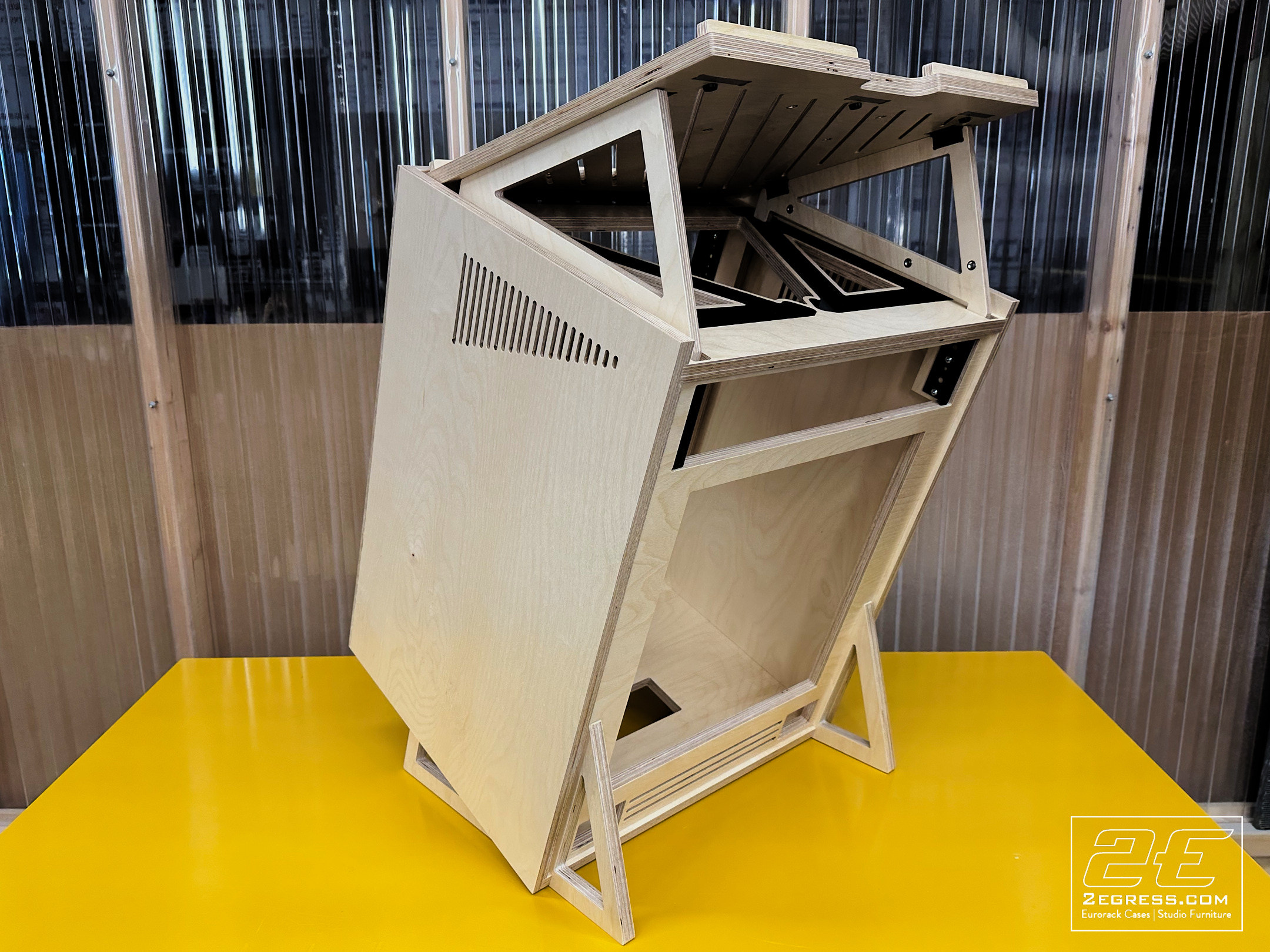 Stduio Rack | Lifttop | 2Egress