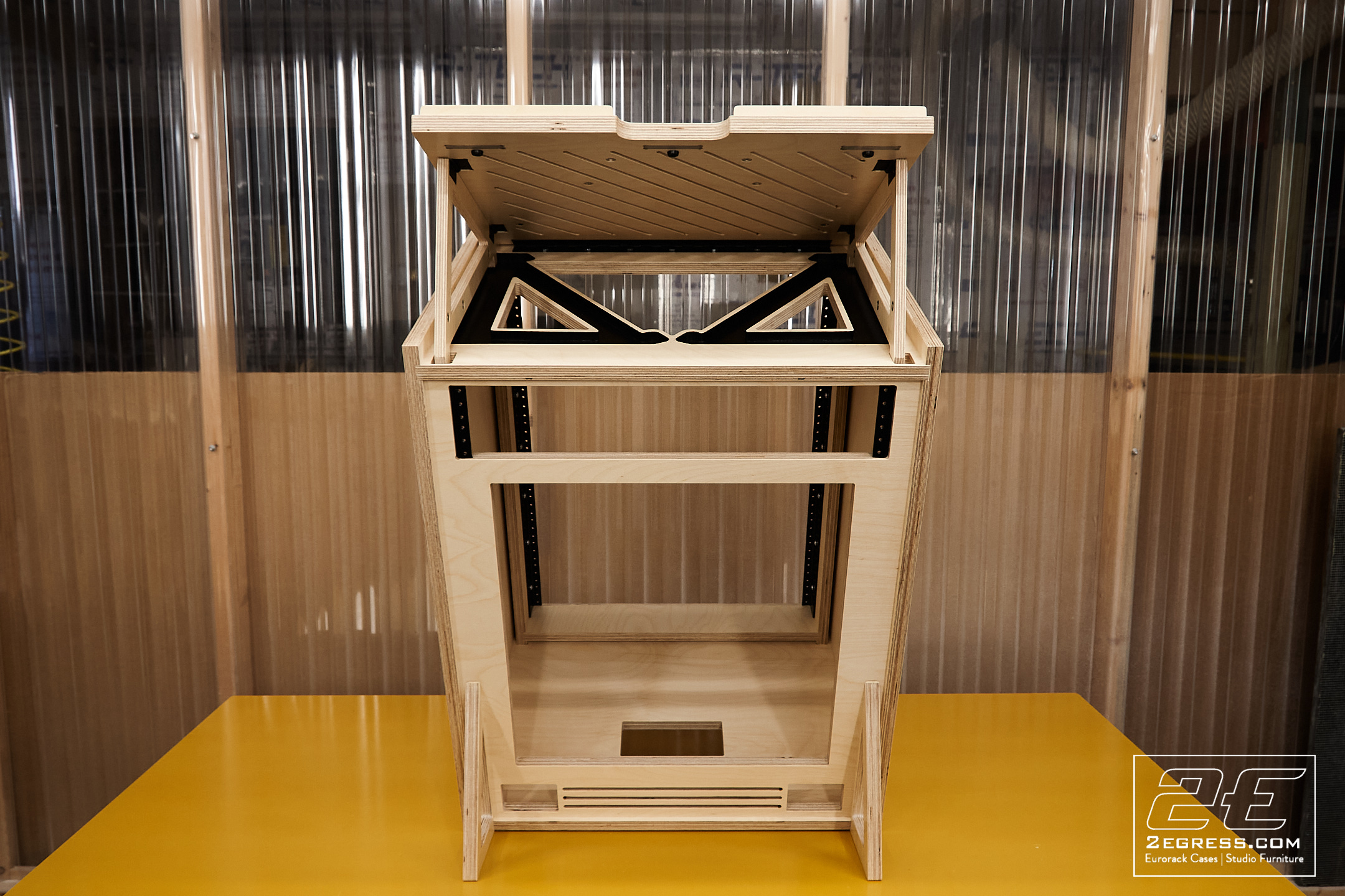 Lifttop.studio.equipment.racks.2egress