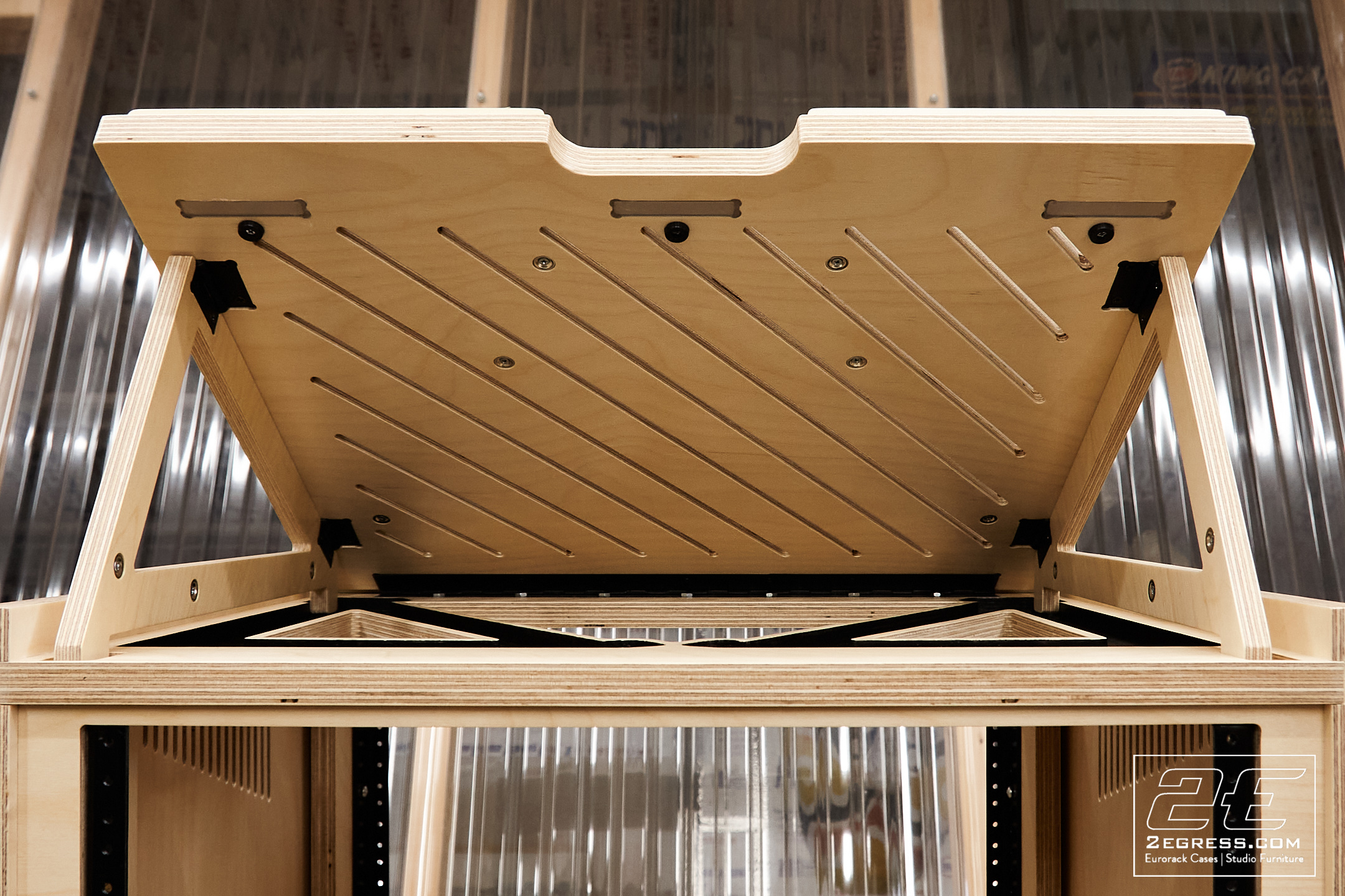 Lifttop.studio.equipment.racks.2egress