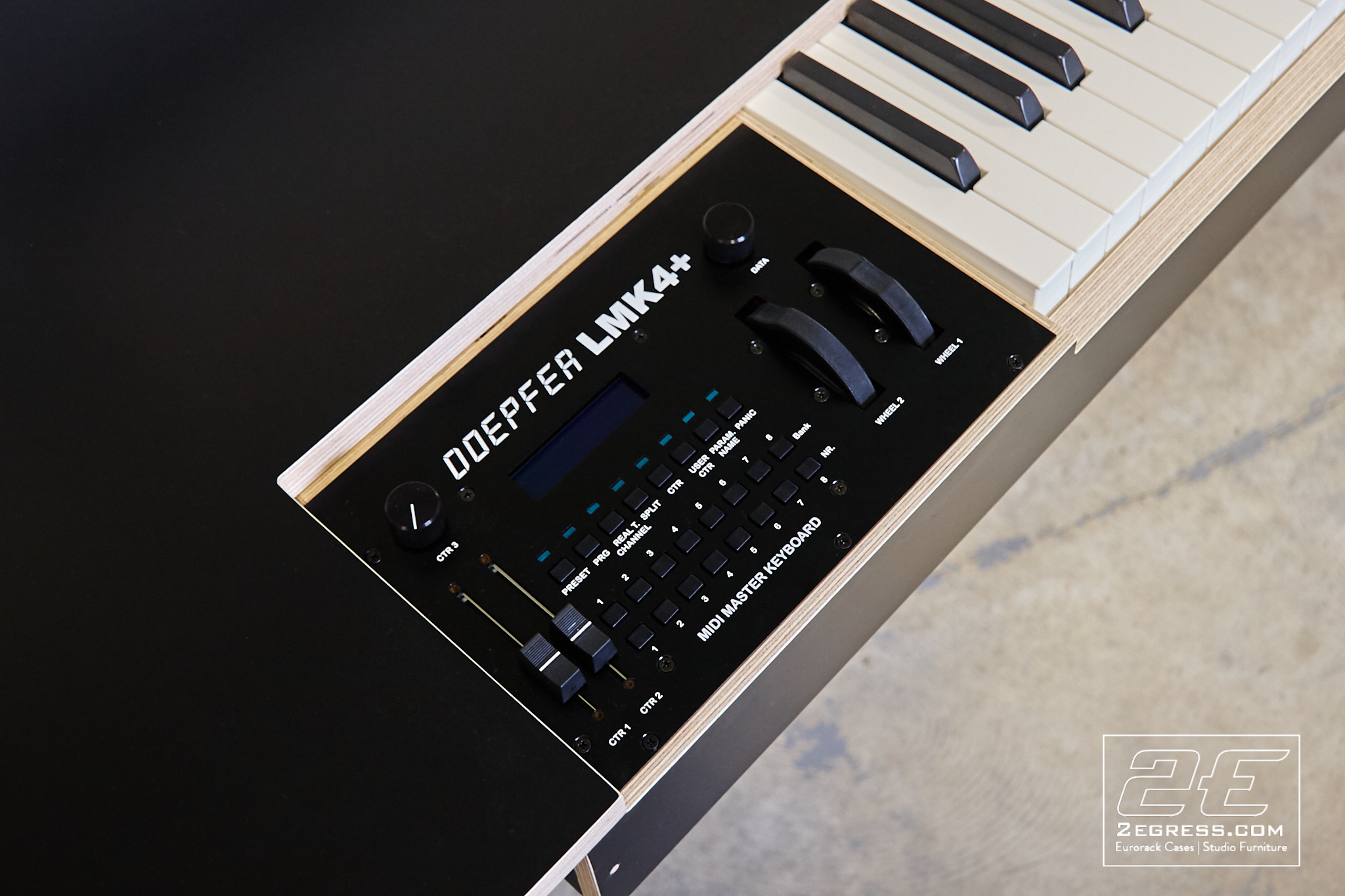 Studio desk doepfer lmk4+ 2Egress