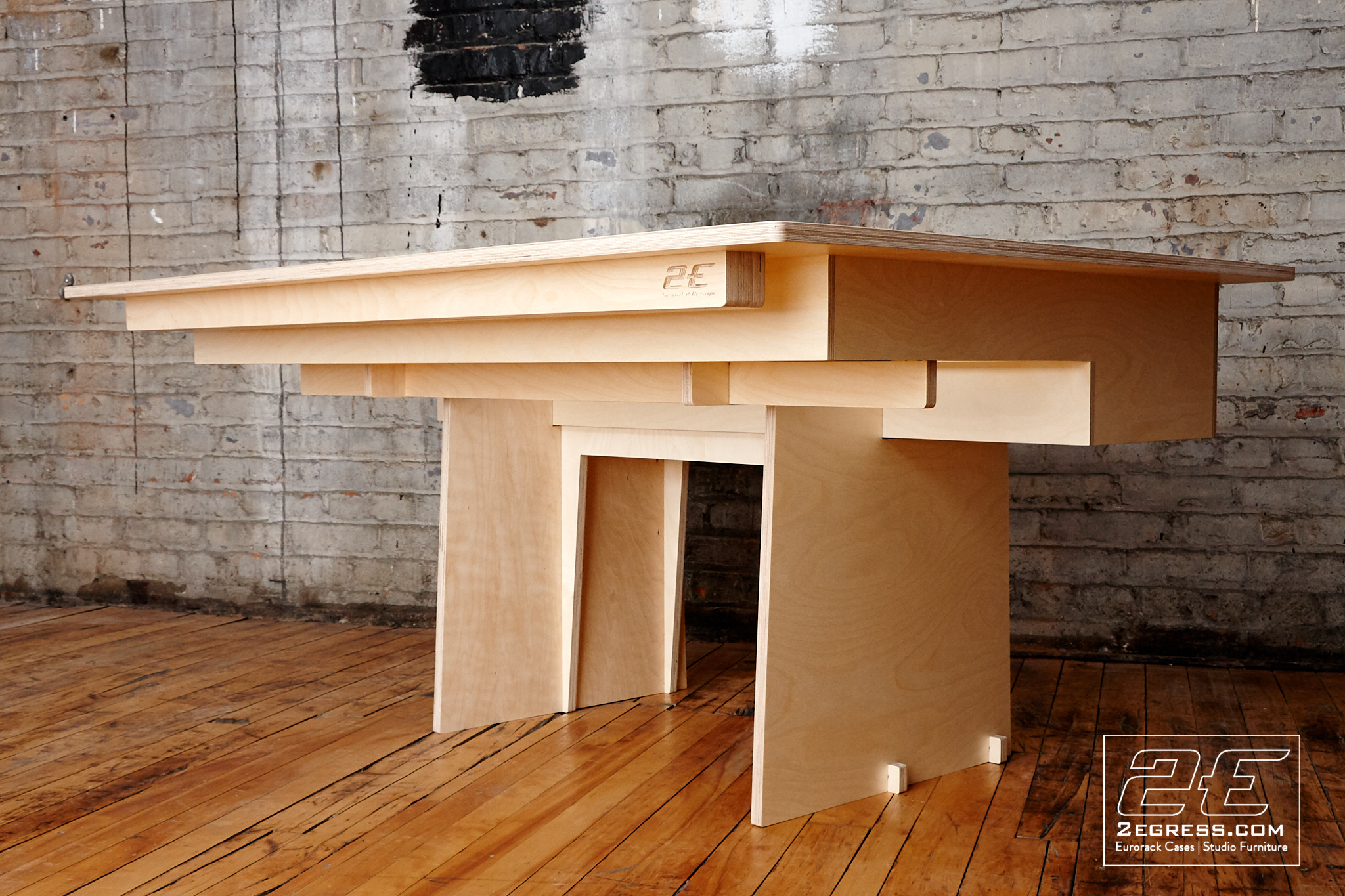 Toft ATB 32 studio desk 2egress