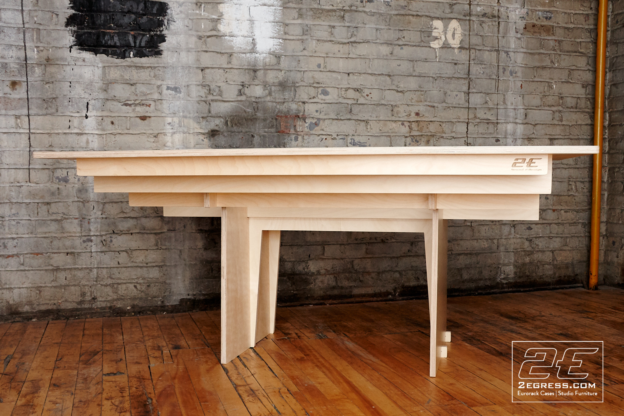 Toft ATB 32 studio desk 2egress