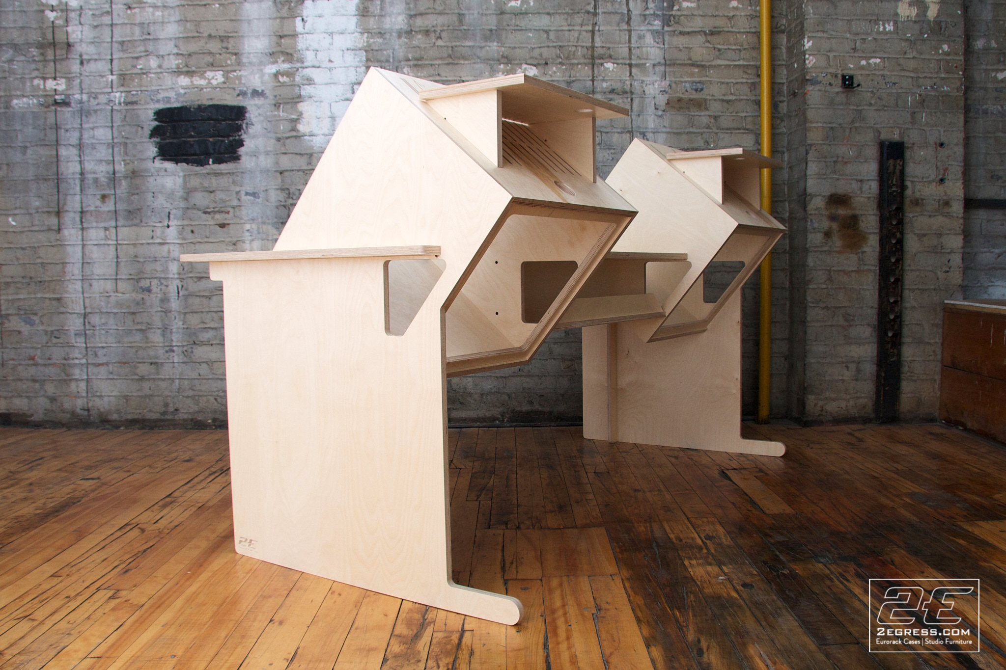 marito marques studio desk pintassilgo 2egress