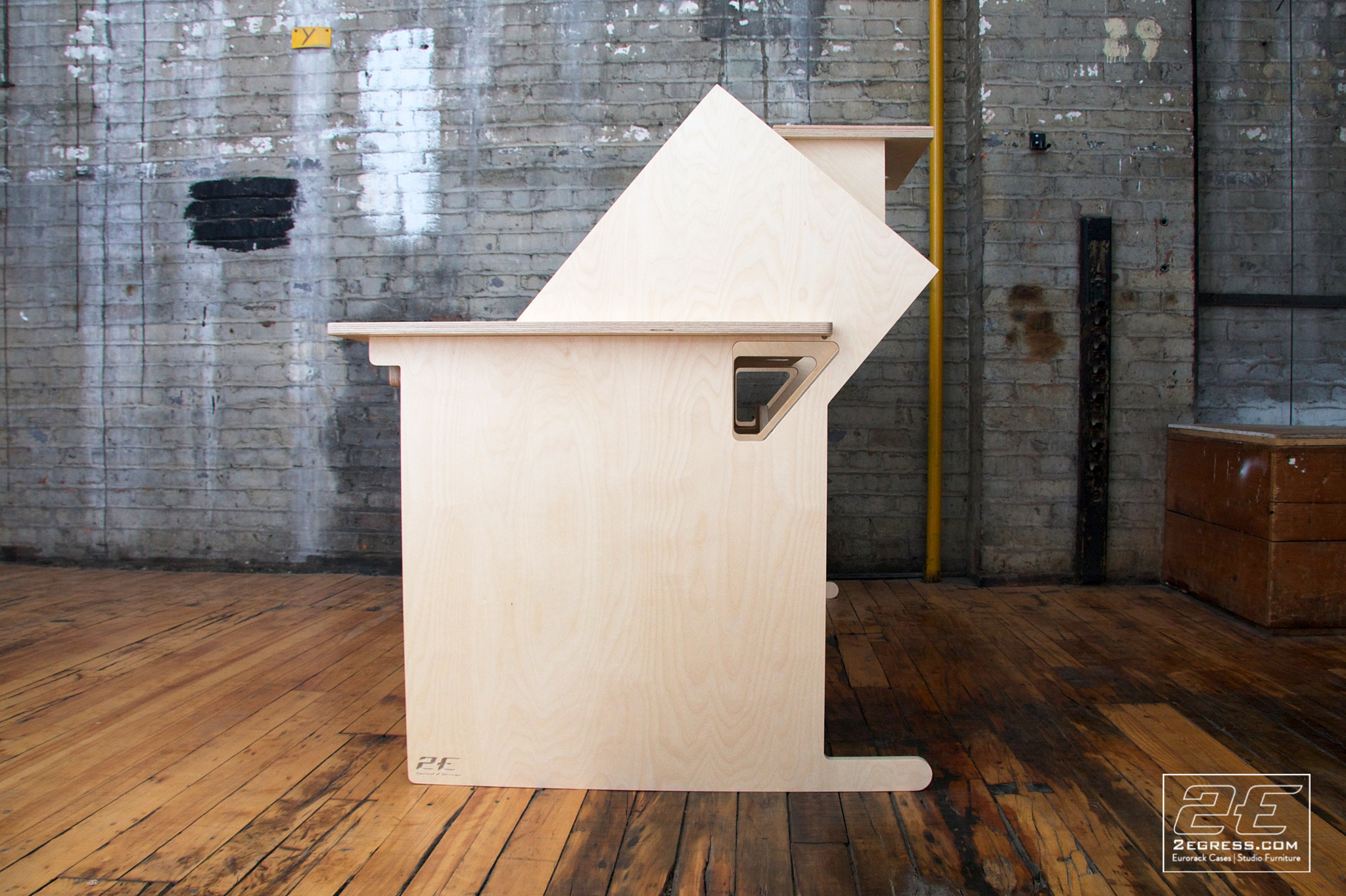 marito marques studio desk pintassilgo 2egress